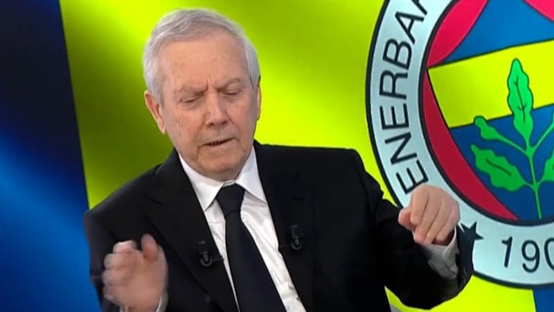 Aziz Yıldırım, canlı yayında gelen sineğe esprili yanıt verdi