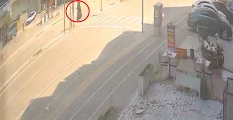 Bursa'da Yaya Geçidinde Kaza: 14 Yaşındaki Kız Çocuğu Ağır Yaralı