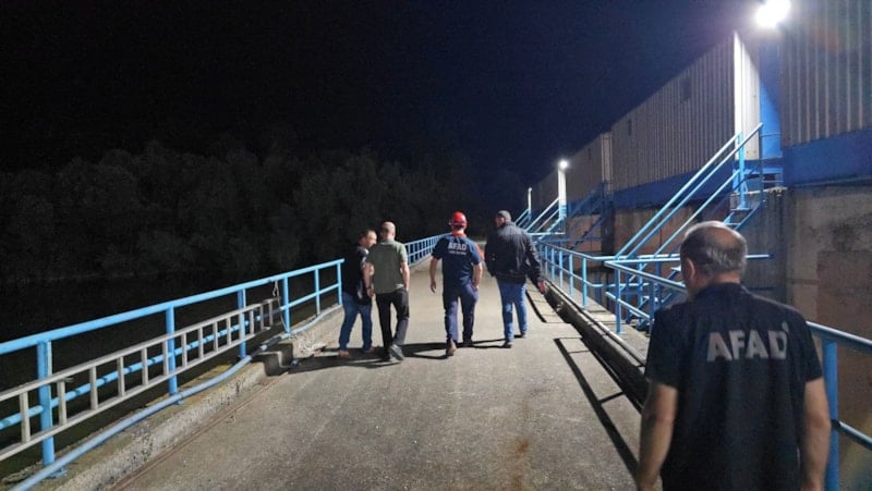 CHP Karabük İl Başkan Yardımcısı Mustafa Erten'in Filyos Çayı'na Düşmesi Sonrası Arama Çalışmaları Başlatıldı