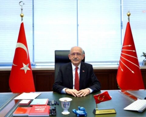 CHP'de Genel Başkanlık Krizi: Özgür Özel, Yeniden Kurultay Talep Etti