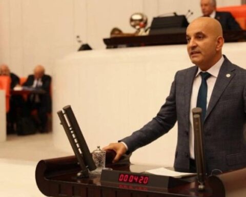 CHP'de İhraçlar İptal Edildi, Özkan Yalım Parti Üyeliğine Dönüyor