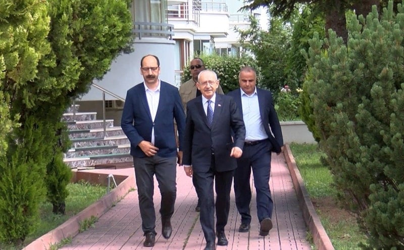 CHP'deki Koltuk Mücadelesi: Kılıçdaroğlu ve Özel Arasındaki Çatışma Devam Ediyor