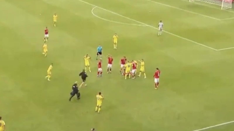 Christian Eriksen, Danimarka-Ukrayna Maçında Fenalaşarak Bayıldı