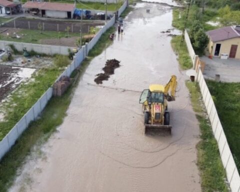 Çorum'da Şiddetli Sağanak Tarım Arazilerini Su Altında Bıraktı, Ulaşım Kesildi