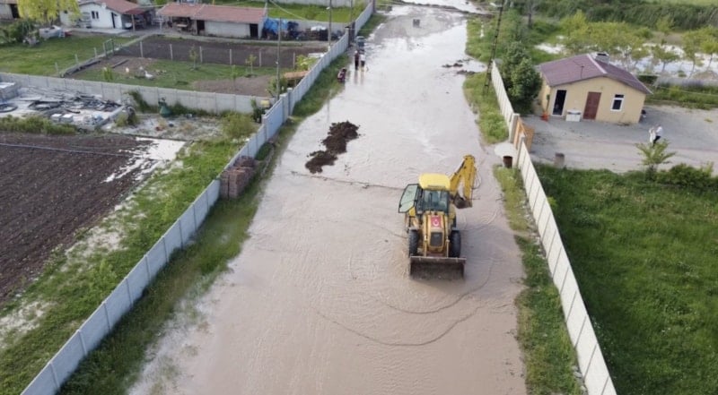 Çorum'da Şiddetli Sağanak Tarım Arazilerini Su Altında Bıraktı, Ulaşım Kesildi