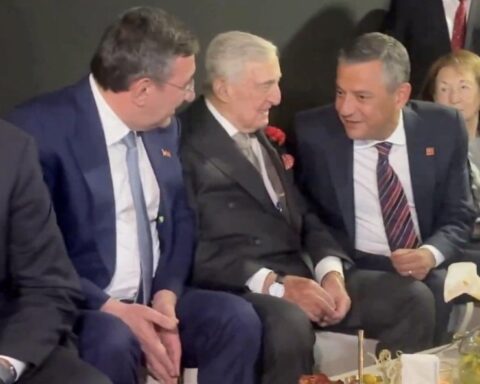 Devlet Bahçeli Ve Özgür Özel, Koç Holding’in 100. Yılı Töreninde Buluştu