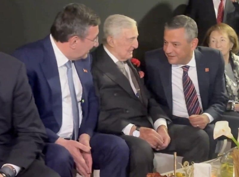 Devlet Bahçeli Ve Özgür Özel, Koç Holding’in 100. Yılı Töreninde Buluştu