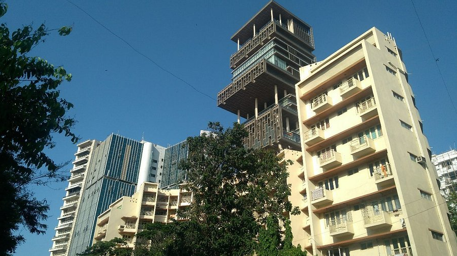 Dünyanın En Pahalı Evi: Mukesh Ambani'nin 27 Katlı Gökdelendeki Lüks Yaşamı