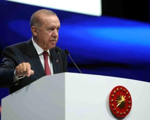 Erdoğan: CHP'nin Gündemi Sadece Koltuk Kavgası ile Sınırlı