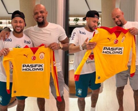 Felipe Melo, Neymar'a Galatasaray Forması Hediye Etti