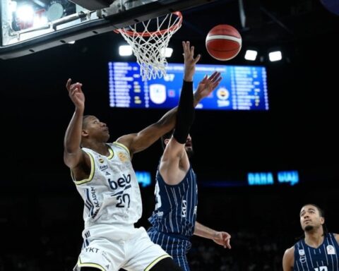 Fenerbahçe, Anadolu Efes'i Yenerek Basketbol Süper Ligi Finaline Yükseldi