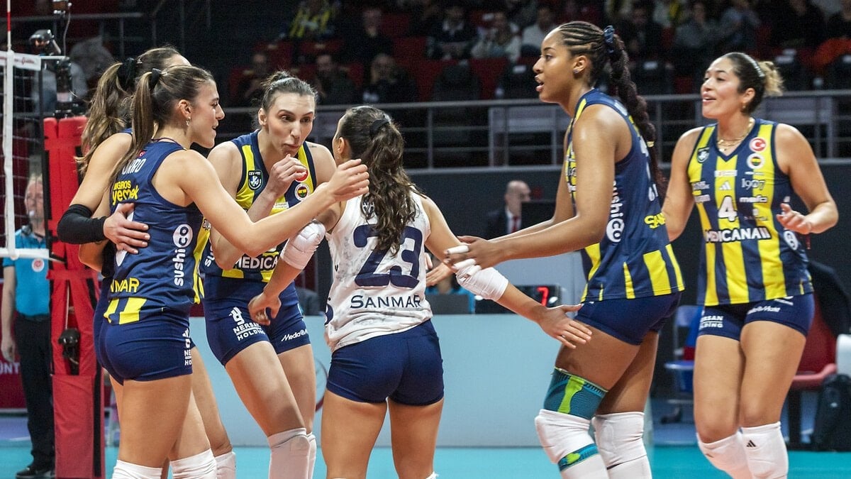 Fenerbahçe Kadın Voleybol Takımı, 6 Oyuncusuyla Yollarını Ayırdı