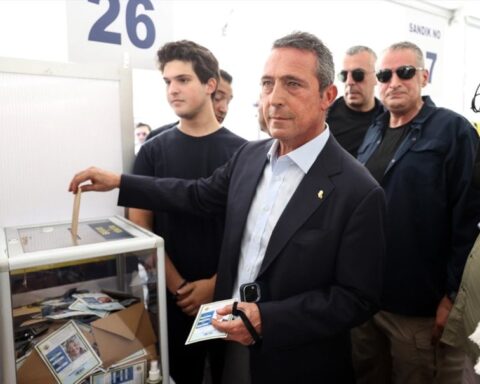 Fenerbahçe Kongresinde Ali Koç Oyunu Kullandı, Birlik Çağrısı Yaptı