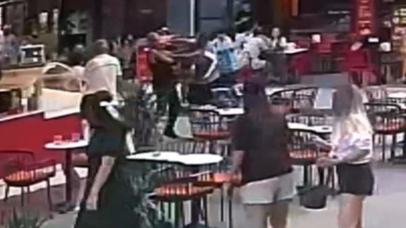 Fethiye'de Polis Ekiplerinin Kaçan Şüphelisini Vatandaş Yakaladı