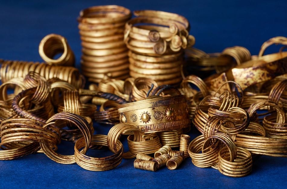 Gessel'de Bulunan 3.300 Yıllık Altın Define, Orta Asya Kökenli Olabilir