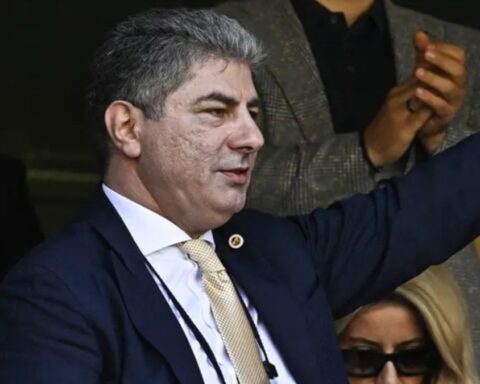 Hakan Safi, Aziz Yıldırım'ı Başkanlık Seçiminde Tebrik Etti