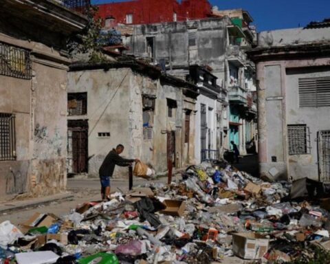 Havana'da Çöp Dağları ve Elektrik Kesintisi Hayatı Zorlaştırıyor