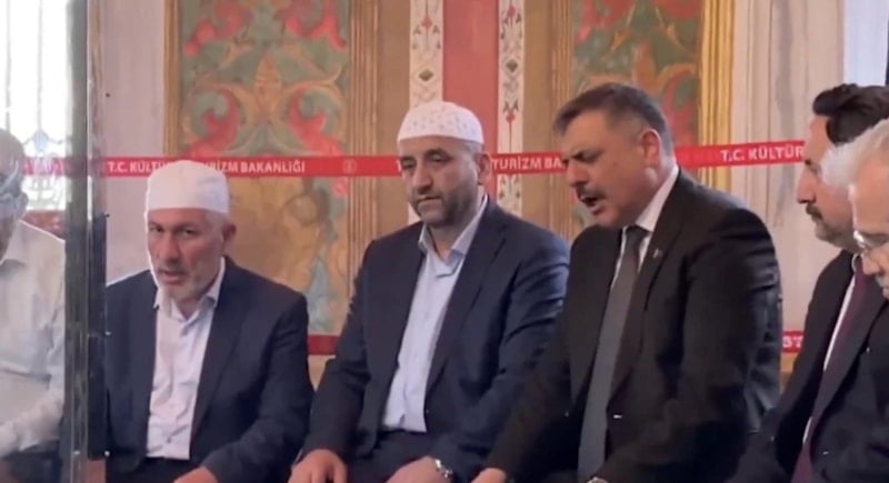 İstanbul'un Fethinin 573. Yıl Dönümünde Fatih Sultan Mehmed Türbesi Ziyaret Edildi