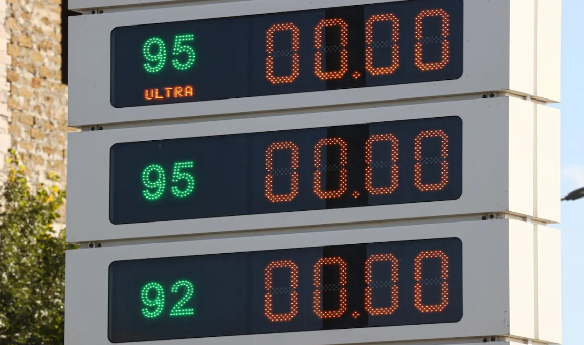 Kırım'da Akaryakıt Kısıtlamaları Uygulandı, Uzun Kuyruklar Oluştu