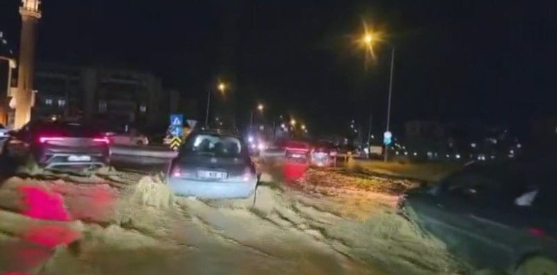 Konya'da Sağanak Yağış Taşkınlara Neden Oldu, Hayatı Olumsuz Etkiledi