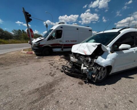 Kütahya'da Ambulans ile Ticari Araç Çarpıştı: 7 Kişi Yaralandı