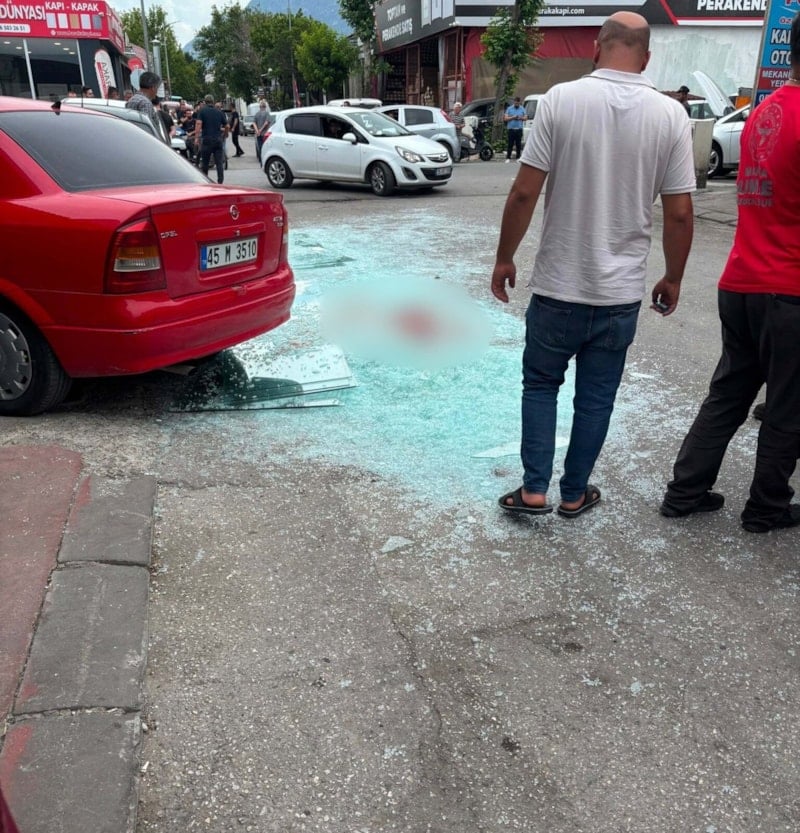 Manisa'da İş Yerinde Cam Düşmesi Sonucu Genç İşçi Hayatını Kaybetti