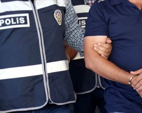 Mersin'de Boşanma Aşamasındaki Eşine Markette Bıçaklı Saldırı Yapıldı