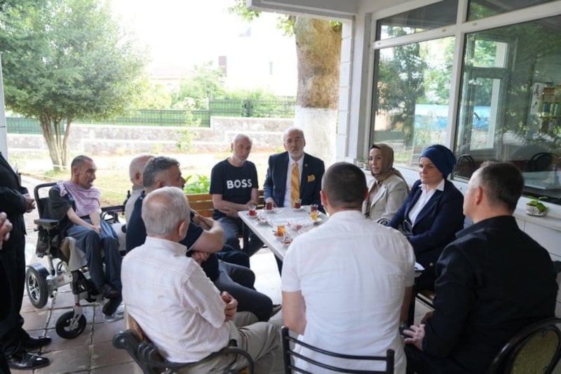 Milletvekilleri İstanbul'da Vatandaşlarla Yüz Yüze Buluşmaya Devam Ediyor