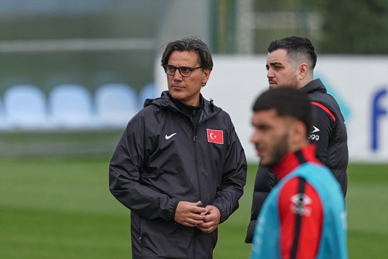Montella, Kadro Eleştirilerine Takım Menfaatleri Üzerinden Yanıt Verdi