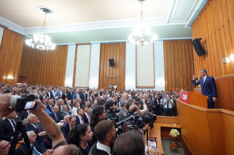 Özgür Özel: CHP’de Kriz İçinde Yeni Parti İhtimali Gündemde