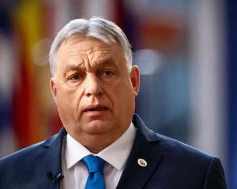 Orban, Ukrayna'nın Druzhba'yı durdurmasına misilleme olarak para nakil görevlilerinin yakalanmasını emretti