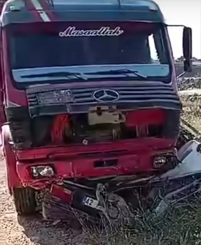 Şanlıurfa'da Kamyon-Otomobil Çarpışması: 3 Kişi Hayatını Kaybetti