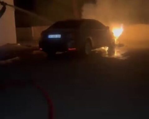 Şanlıurfa'da Park Halindeki Araç Kısa Sürede Alev Alev Yandı
