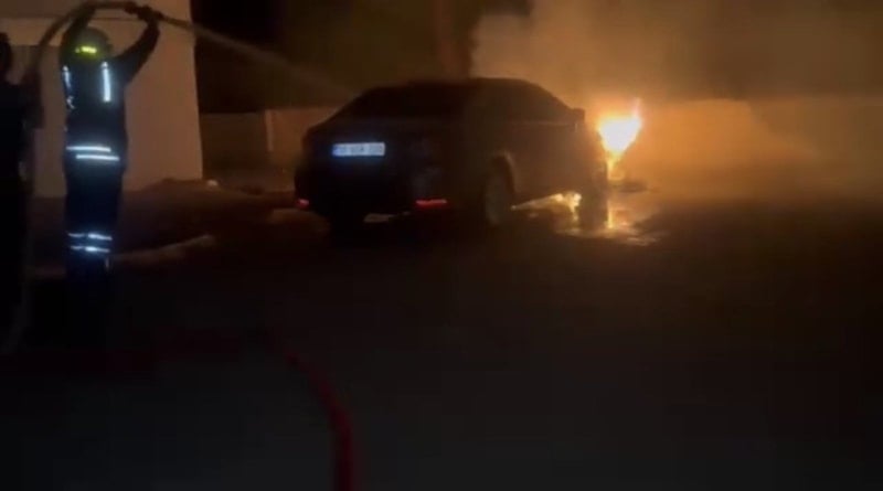 Şanlıurfa'da Park Halindeki Araç Kısa Sürede Alev Alev Yandı