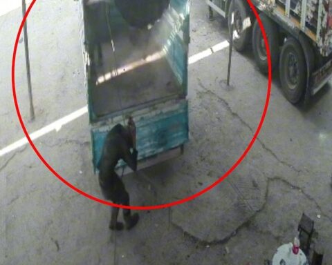 Siirt'te Traktör Lastiği Patladı: İki Kişi Yaralandı