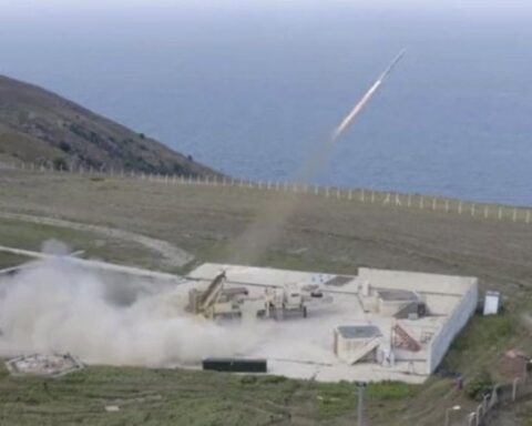 Sinop'ta Askeri Sevkiyat Anları Kameralara Yansıdı, Özgür Özel Eleştirilerde Bulundu