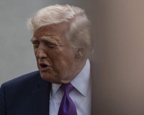 Trump, İran'ı Masaya Dönmeye Davet Etti: Füze Saldırısıyla Tansiyonu Yükseltti