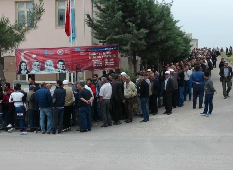 Türkiye'de İstihdam Krizi Derinleşiyor: 5.4 Milyon Kişi İş Arıyor