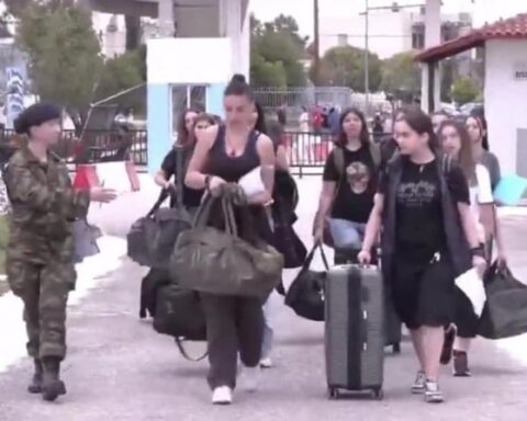 Yunanistan'da Kadınlar Gönüllü Askerlik Hizmetine Başladı