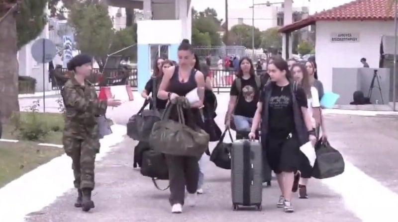 Yunanistan'da Kadınlar Gönüllü Askerlik Hizmetine Başladı
